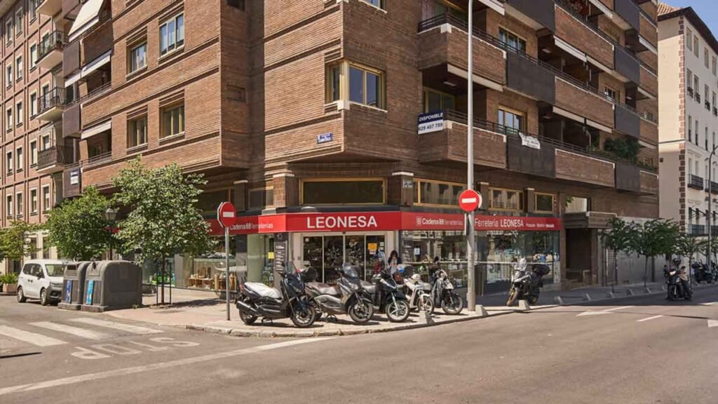 JUAN-BRAVO,-4-LOCAL-1